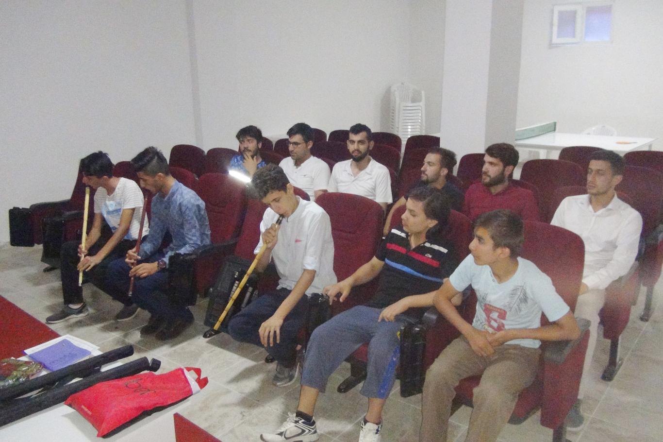 "Ney 'hu' sesini duydukça kararıp olgunlaşıyor" "Ney 'hu' sesini duydukça kararıp olgunlaşıyor"